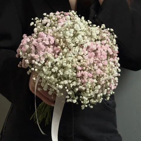 Букет из бело-розовой гипсофилы